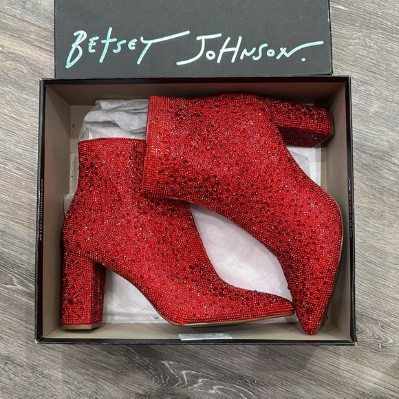 Betsy Johnson Cady Boot - Picture 6 of 14
